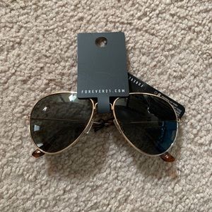 Brand new Forever21 aviator sunglasses